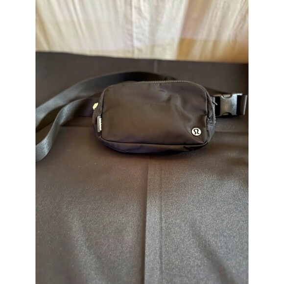lululemon athletica Other - Lululemon Everywhere Belt Bag Black 1L
